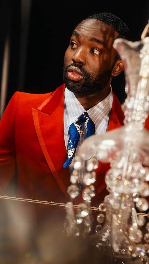 MR PORTERのインスタグラム：「Mr Paapa Essiedu On Red-Carpet Moments, Boundary-Pushing Style And Taking Centre Stage  Following his role in I May Destroy You, Mr @pessiedu has been a thrilling figure on the awards-ceremony circuit over the past year. The British-Ghanaian actor’s ensembles push boundaries, but it’s his work in theatre and TV that’s taking centre stage in 2022. To celebrate, MR PORTER sat down with him to talk clothes, career and those paradigm-shifting red-carpet moments. Watch the film here. #MRPORTERJournal」