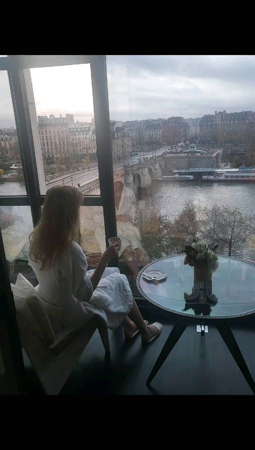 ナタリア・ヴォディアノヴァのインスタグラム：「That's right 😎☕ thanks for incredible stay @chevalblancparis 💘」