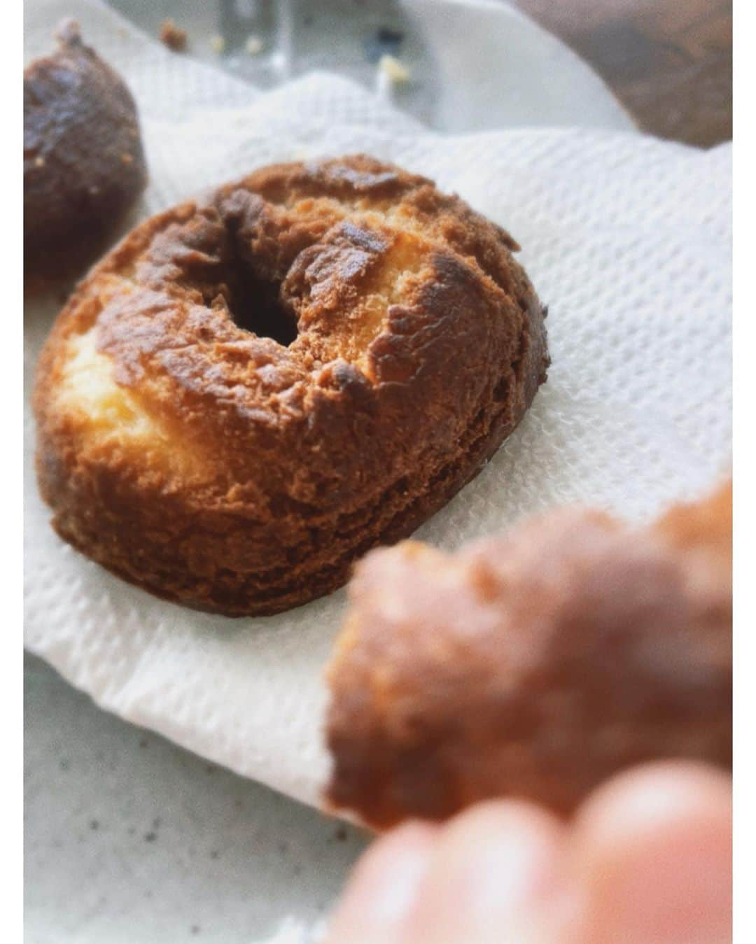 佐々木希さんのインスタグラム写真 - (佐々木希Instagram)「朝から子供が ドーナツを作って欲しいと…🍩 家にあるホットケーキミックスで作りました☺︎ 簡単でびっくり。 完食してました☺︎」1月28日 21時29分 - nozomisasaki_official