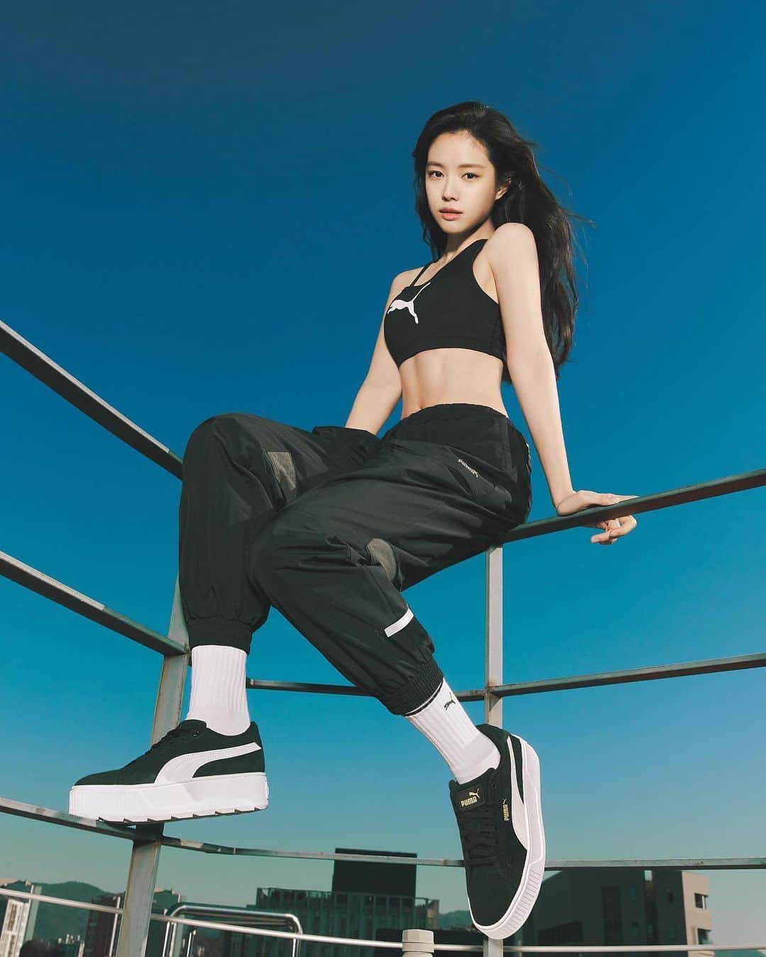 ソン・ナウンさんのインスタグラム写真 - (ソン・ナウンInstagram)「@puma_kr 💙🖤」1月28日 21時47分 - marcellasne_