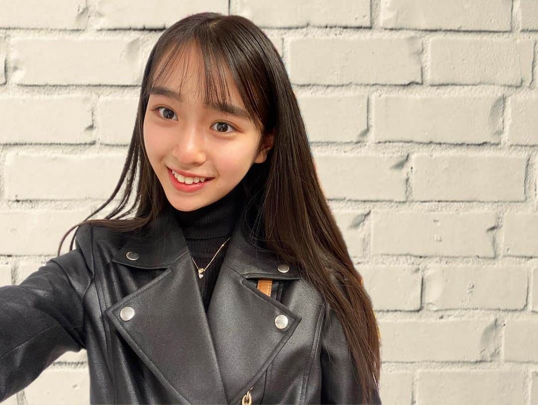 のインスタグラム：「今日で14歳になりました!!♡  お祝いコメント、ストーリー 本当にありがとうございます🎂❤️ とっても嬉しかったです☺️✨ ⁡ 14歳では、 ドラマや映画などもっと沢山の所で活躍できる、内面も外見も素敵な人になれるように日々、自分を磨きたいと思います!! ⁡ 14歳になった舞衣も どうぞよろしくお願い致します🌷‪.ᐟ‪.ᐟ ⁡ #藤岡舞衣 #maifujioka #誕生日 #ケーキ #Birthday #08 #jc #jc2 #08년생」