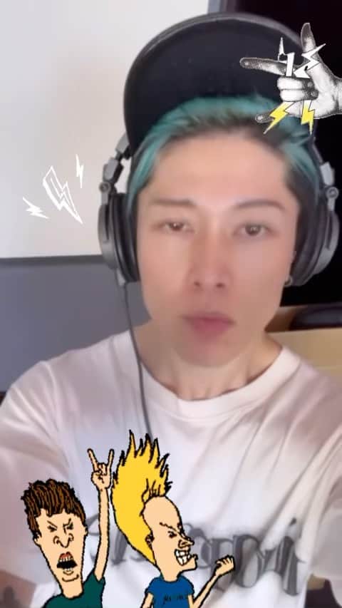 雅-MIYAVI-のインスタグラム：「Making music 2022   隔离结束太好了  シャバの空気はうまいぜ  🤘🏻🤘🏻😛🎶」