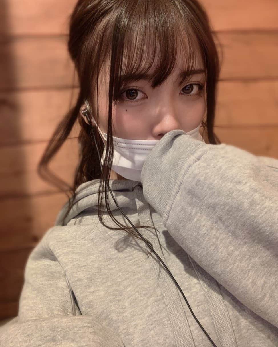 中峰みあのインスタグラム：「今日もおつかれさまでした(๑>◡<๑) 明日もがんばろー！！！ なかみねもお仕事がんばります！  #selfie #japanesegirl #portrait #photography #粉我 #照片 #日本的 #自撮り #彼女感 #雰囲気好きな人いいね #ポニーテール」