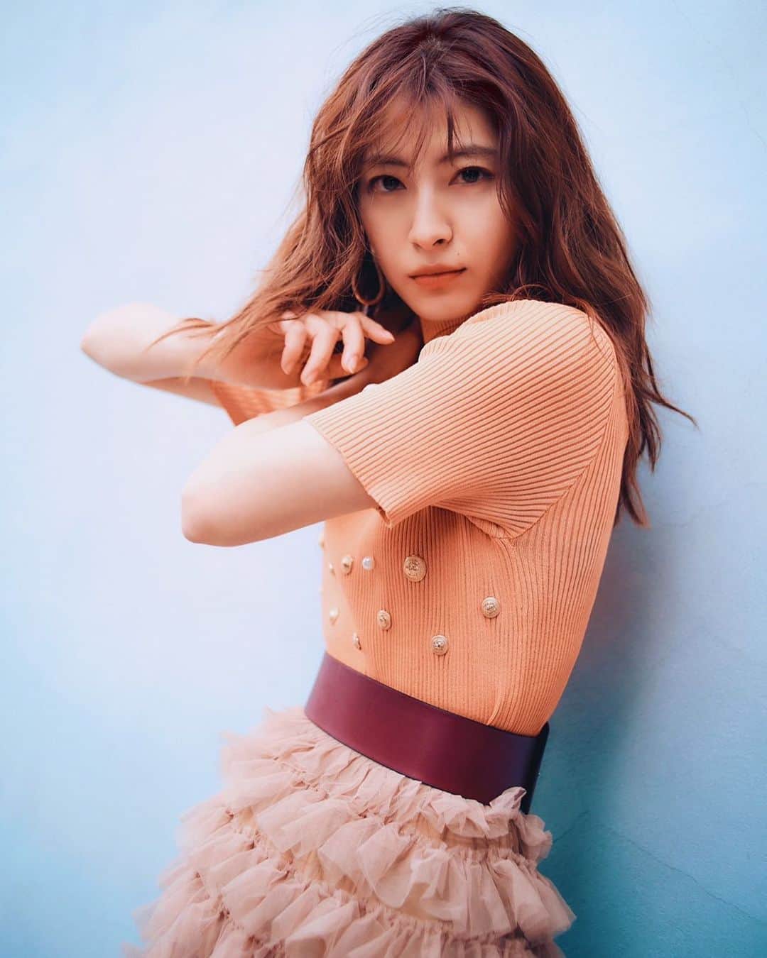 瀧本美織のインスタグラム：「おはようございます☀️  この度、オフィシャルサイトをオープンしました✨ 並びに、ファンクラブを開設します🥳  ファンクラブは、2月1日から入会スタートです！  ファンの皆さんと繋がれる場所を作りたいという想いは昔からずっとあり、 30歳という節目に実現でき、嬉しいです💐  笑顔で会える日まで、LIVE配信やオフショット、ダイアリー、ボイス…等々様々なコンテンツを一緒に楽しんでもらえたらとっても嬉しいです！  未来にはライブやイベント、楽しい企画が実現できるよう、たくさん想像を膨らませておきます！  詳しくは、プロフィールから飛べる 「MIORI TAKIMOTO OFFICIAL SITE」をチェックしてみてくださいね💝   #fanclub   #スターダストプロモーション」