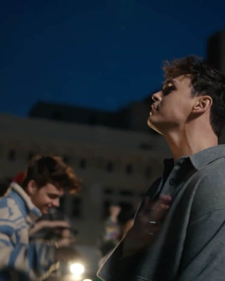 Jonahmaraisのインスタグラム：「our music video for Don’t Wake Me Up is officially out now!!! thank you guys so much for all the love on this song so far! ♥️ insane to see the streaming numbers already where they are!! huge thanks to @jonasblue for the collab on this one as well! enjoy ✨」