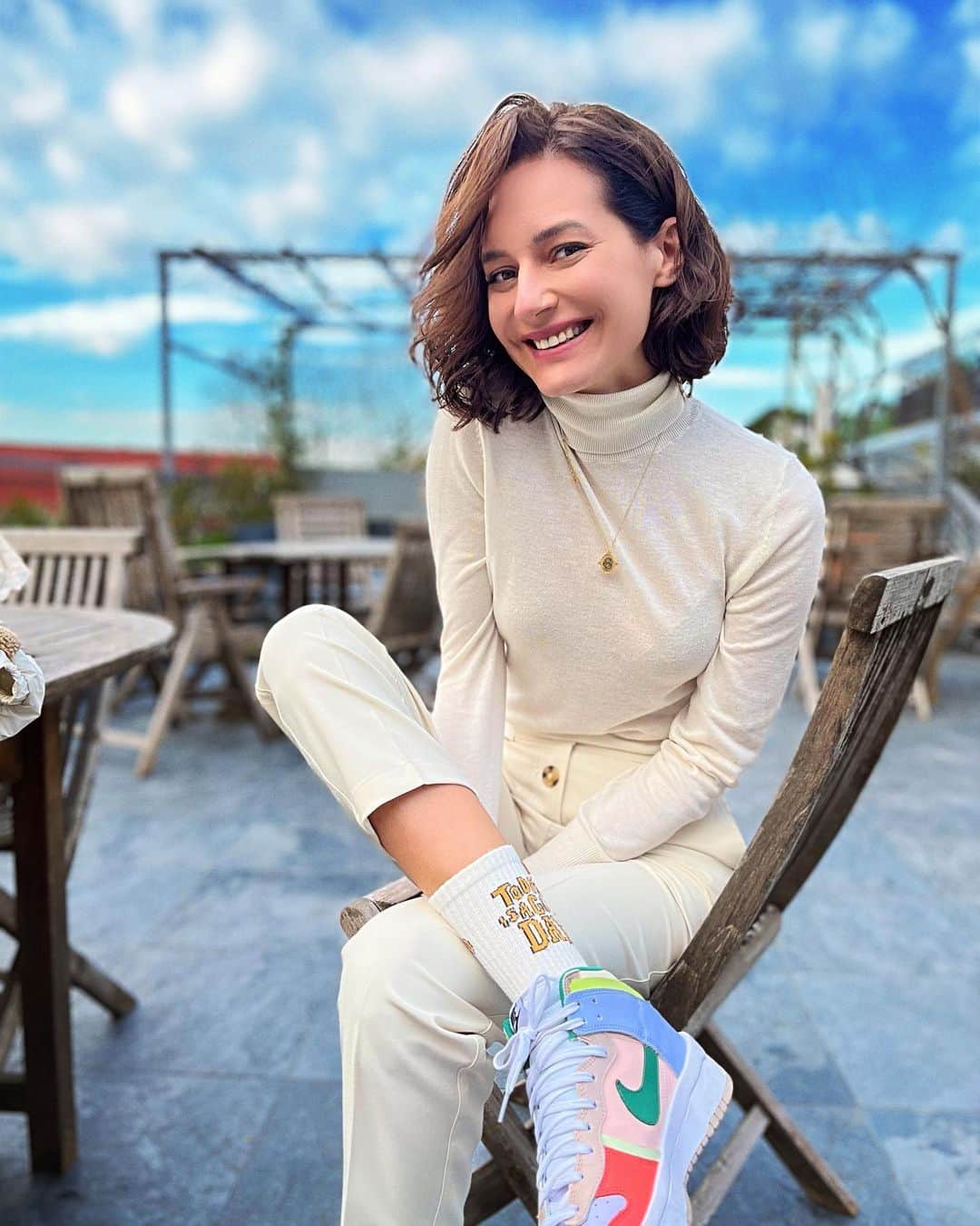 Sedef Avciのインスタグラム：「Hayatınıza giren herkes değerlidir ama herkes özel değildir. Saygı hepsine,sevgi layık olana verilir.  ERICH FROMM」