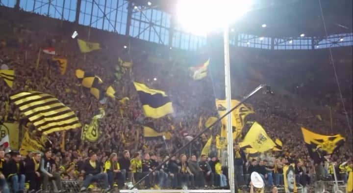 ケヴィン・グロスクロイツのインスタグラム：「💪🏻💯 #dubistmeinedroge @bvb09」
