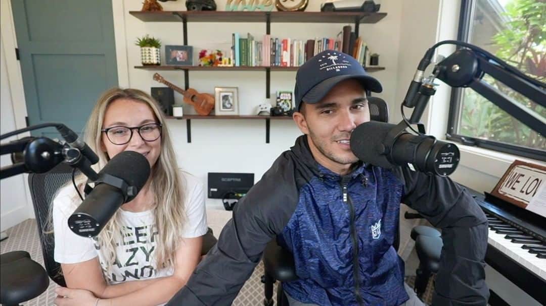 アレクサ・ヴェガのインスタグラム：「WHAT’S THE POINT?   Aloha! Cant believe we are 3 for 3!! In this discussion we share our thoughts on Why we eat organic and try our best to eat clean, having a Vaginal birth vs C section, and mosquitos!!   Love you guys and leave your comments, questions and ideas below!  Just a reminder that these are our thoughts and beliefs. It's ok if you don't agree with us! Thats what these conversations are all about! We would love to hear from you! Comment below!   New Family Vlogs EVERY TUESDAY!」