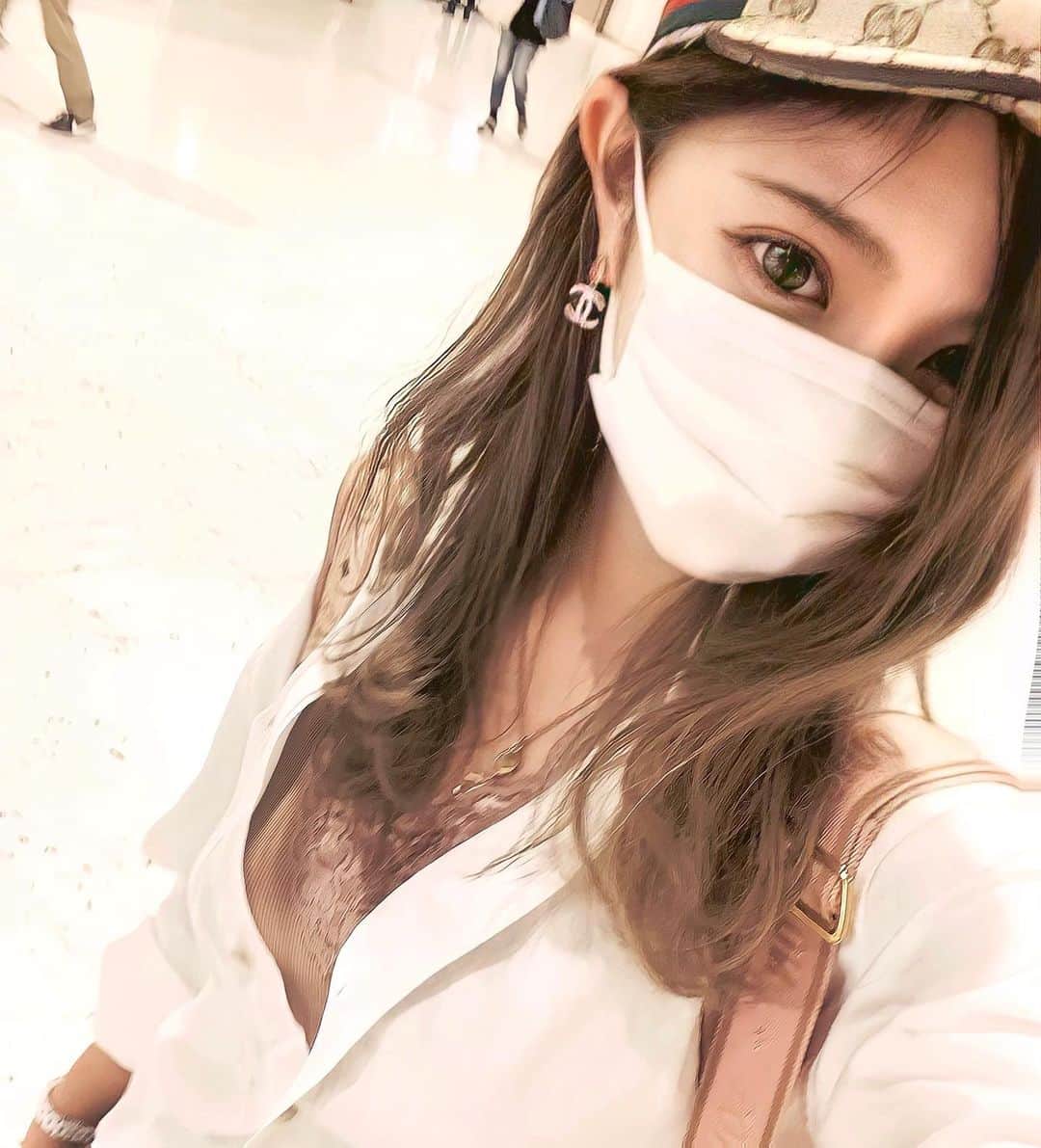 のインスタグラム：「明日を期待するより 今日をやりきる´- 1週間早いね、素敵な週末を🕊 ・ ・ #likesforlike #ootd  #mylife #mylove  #fashion  #ootdfashion  #ootdstyle  #louisvuitton #friend  #lk4lk #foryou #fyp  #instagramjapan  #instagood  #model  #fashionblogger  #likeit  #encounter #favorite #lv  #hairstyle  #mama  #goodmorning  #goodvibes  #vlog  #vlogger  #mom」