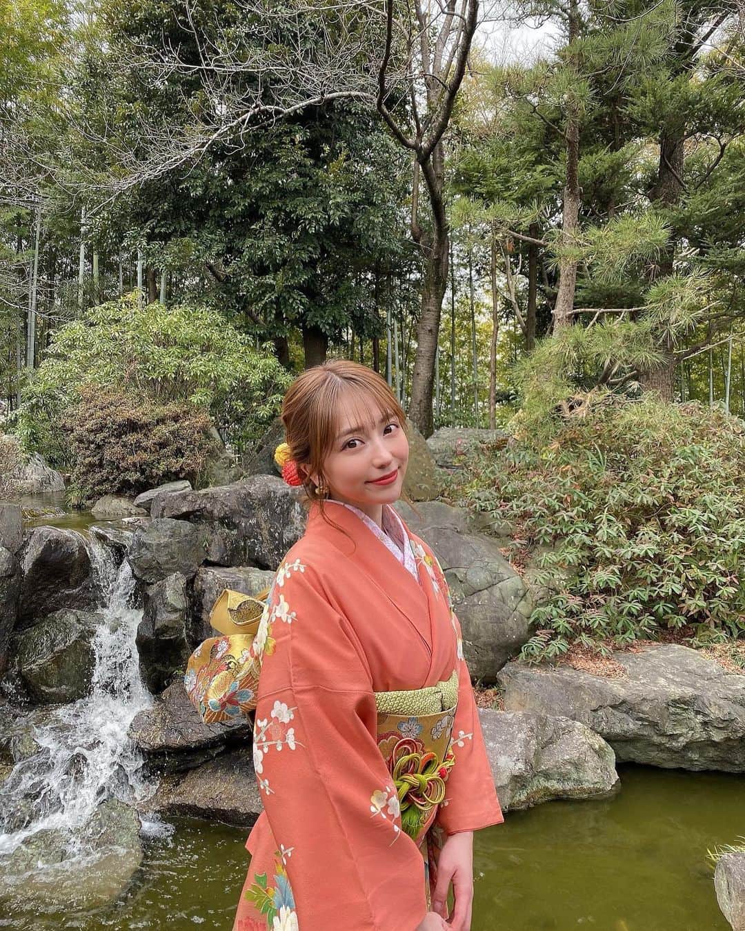 堀尾実咲のインスタグラム：「今日の撮影会来てくれたみんな ありがとう☺️🍀  久しぶりにお正月らしいお写真撮ってもらえて大満足🎍  やっぱりお着物っていいね👘  本日撮ったお写真を SNSに掲載する際は  m.ayase@eee-smile.com  に申請お願いします✨  わたしにはDMで送ってね🧡  #振袖 #振袖レンタル #振袖撮影 #振袖ヘア #振袖ヘアアレンジ #着物 #着物レンタル #着物ヘア #着物ヘアアレンジ #花田苑」
