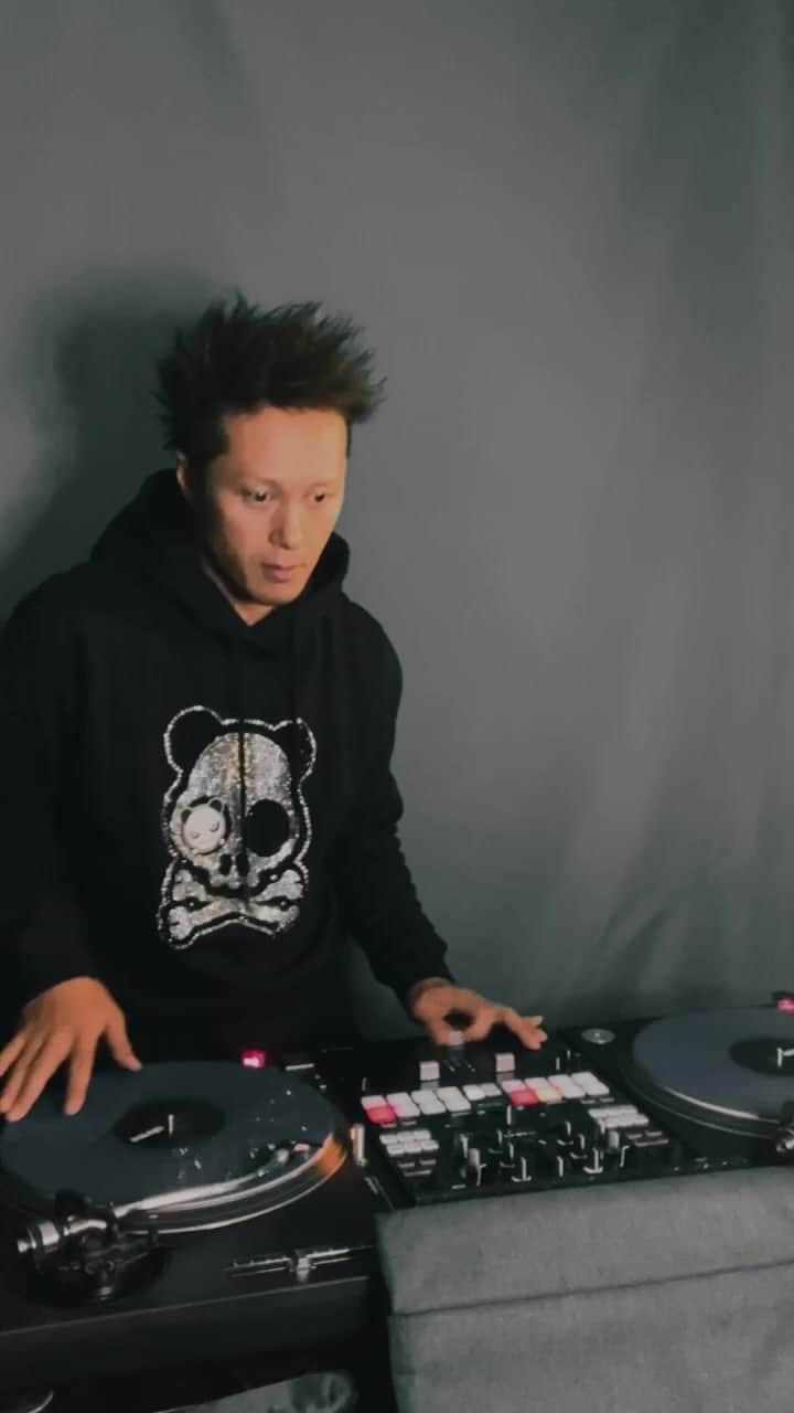 のインスタグラム：「@hipandajapan_official #dj #80's #remix #music #djlife #turntable」