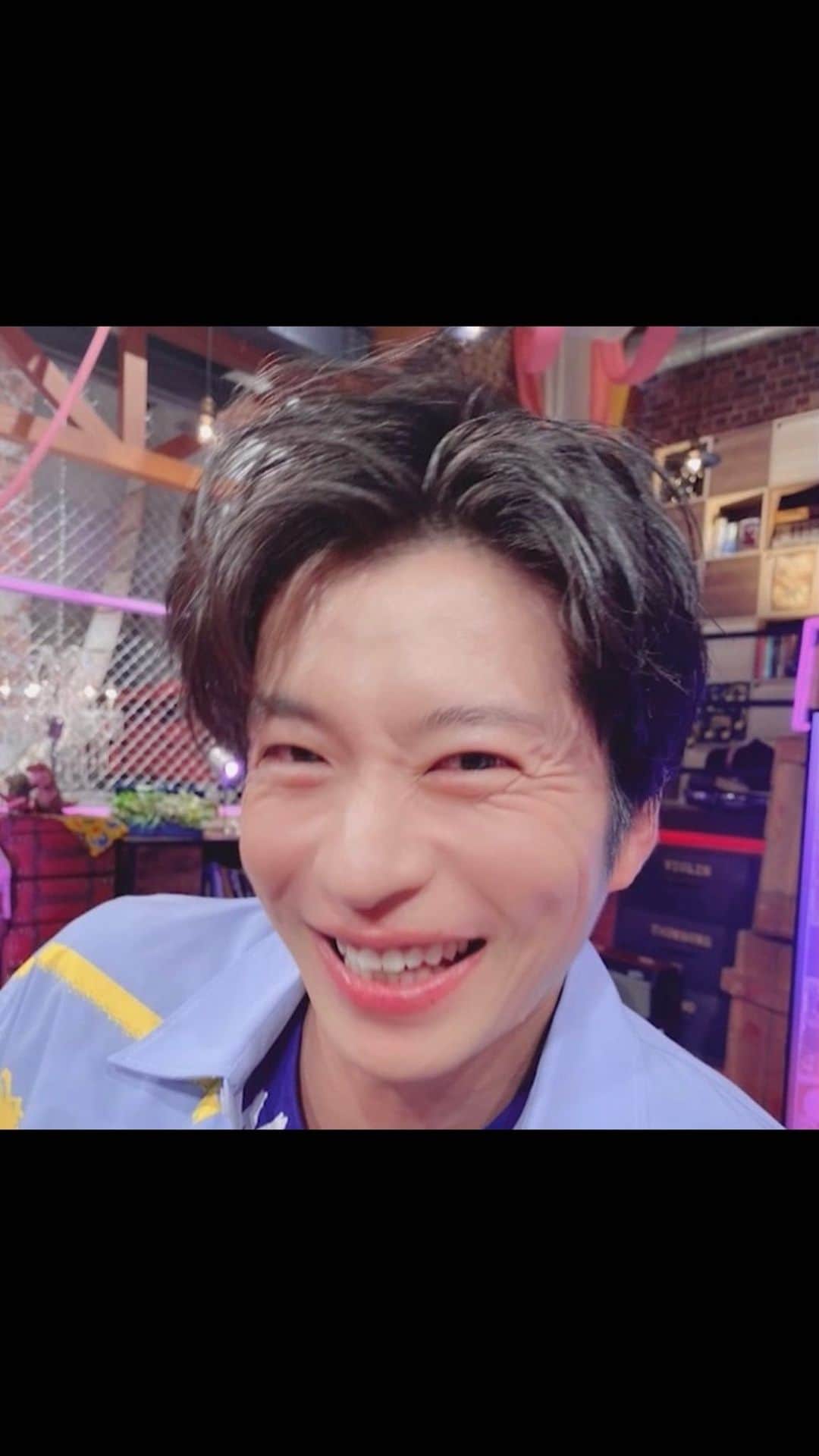 田中圭のインスタグラム：「#musicblood  . 圭さん...🥲🥲🥲🥲🥲❤️❤️ 照れてますね（笑）かわいいです（笑） 圭さんて彼氏感ダダ漏れなのです😓❤️ . #田中圭」