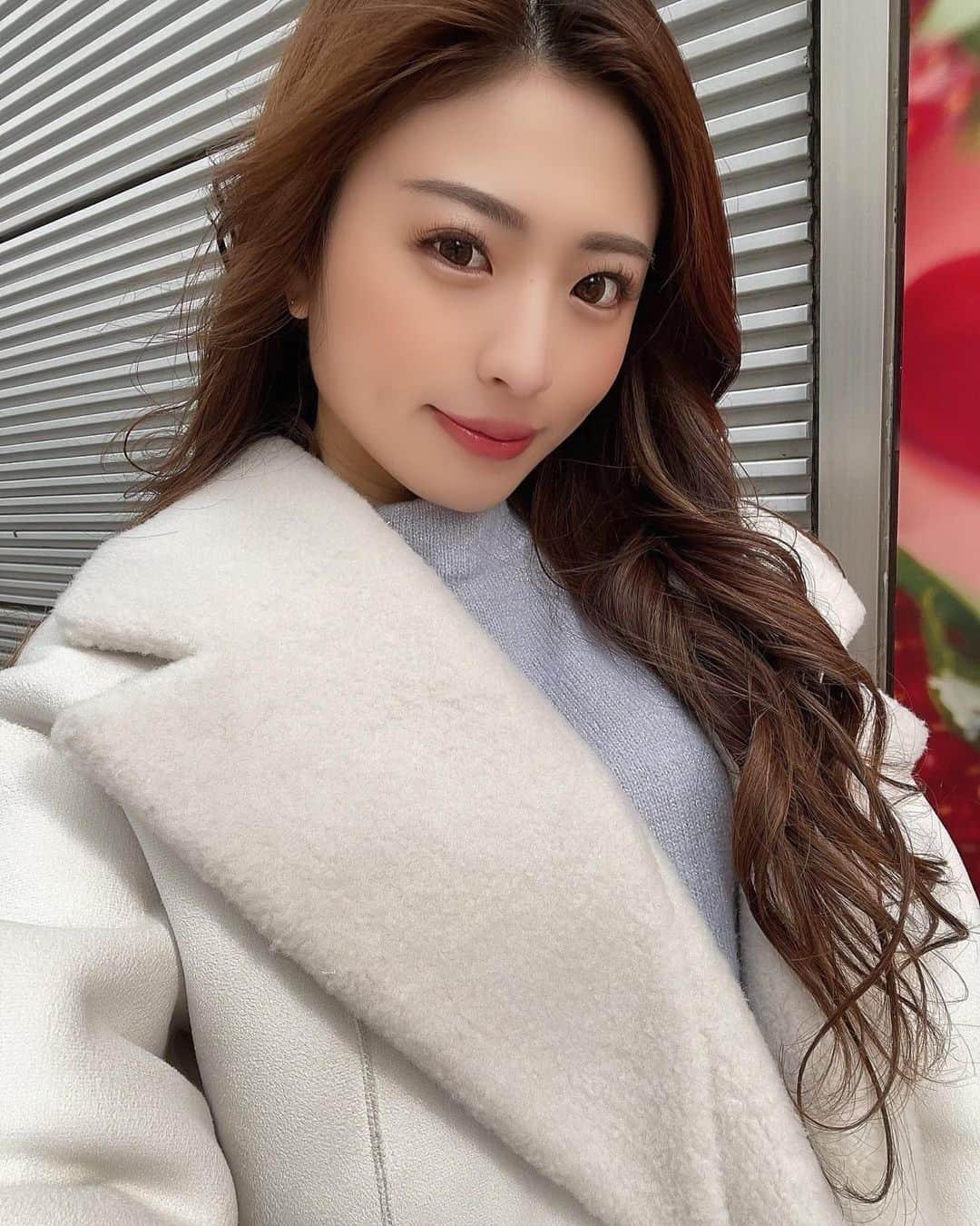 MIYABIのインスタグラム：「こんにちは🌞  今日も皆んなに幸あれ💜  素敵な1日になりますように😘  寒いから暖かい格好でお出かけしてね✨  #cyberjapan」