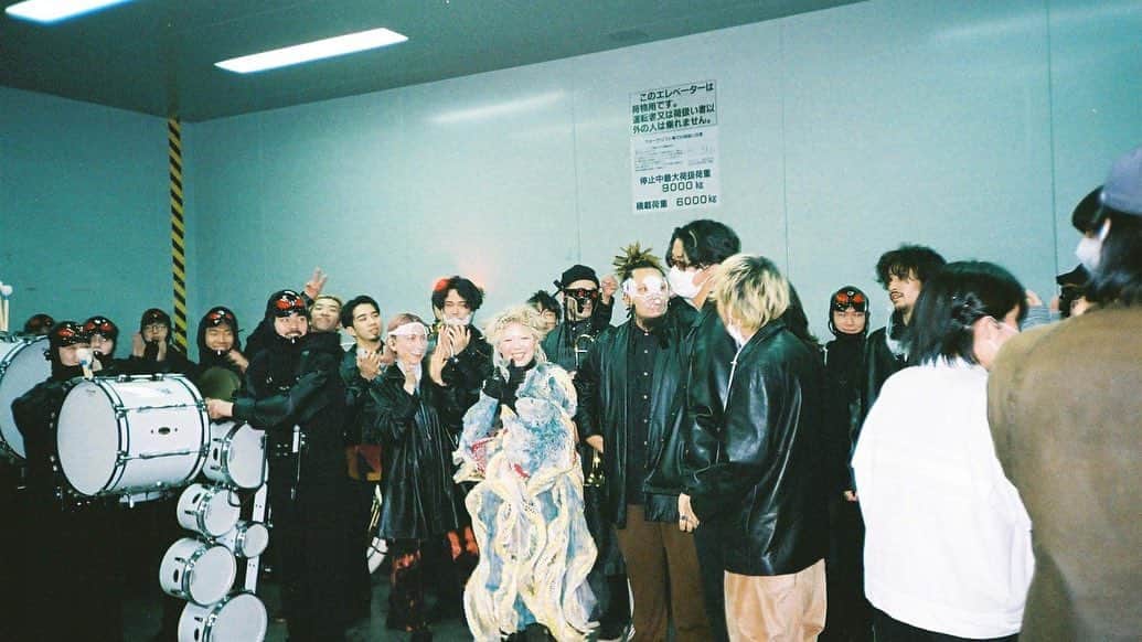 新井和輝さんのインスタグラム写真 - (新井和輝Instagram)「millennium parade 第72回紅白歌合戦  もうすげー前に感じるけど確かな瞬間だった 良き思い出たち🫂」1月29日 12時46分 - kazukiarai_