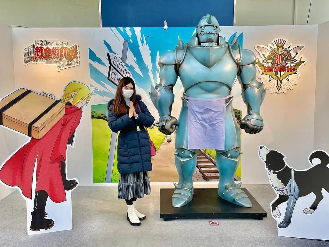 橘ゆりかのインスタグラム：「🔩⚙️⛓ ⁡ ⁡ 「鋼の錬金術師展 RETURNS」 ⁡ 🙏やっぱこのポーズでしょ笑🙏 ⁡ 大量の原画を目の前に感動と懐かしさでうるうるきてました🥺 改めて荒川弘先生の絵がうますぎる！！！！ ⁡ ずっと色褪せない生涯大好きな作品だなぁ😌 ⁡ 前回の展示よりもさらに内容充実してて大満足だったよ❣️アニメ版も振り返れてよかったー✨ 最高の空間でした、20年分の感謝🔥🔥🔥 ⁡ ⁡ ⁡ #鋼の錬金術師 #ハガレン #橘ゆりか #鋼の錬金術師展 #ハガレン展 #fullmetalalchemist」