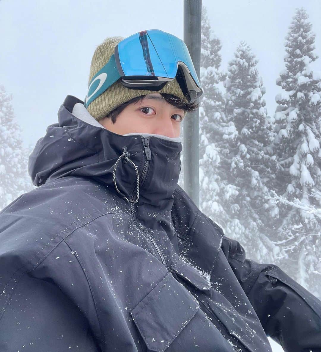 吹春友介のインスタグラム：「⠀ たまには雪山スタイル🏂 ラストに全身も☃️」
