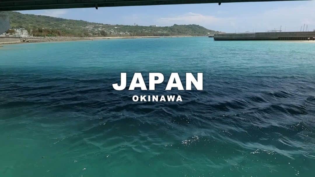Be.okinawaのインスタグラム：「. Ojima Island is a small island with a circumference of about 1.7 km, located on the south side of the main island of Okinawa. It is only a 45 minutes drive from Naha Airport. It is also famous for its ""tempura"" typical of Okinawa, a dish made of mozuku seaweed and other ingredients. Would you like to have a relaxing time on an island surrounded by a clear blue sea? 📍：Ojima Island  奥武島は沖縄本島の南側に位置する周囲約1.7キロの小さな島。那覇空港から車で45分とアクセス抜群。もずくなどを使った沖縄らしい「天ぷら」も有名。青い海に囲まれた島で、ゆったりとした時間を過ごしてみませんか。   奧武島是位於沖繩本島南側的一個小島，全長約有1.7公里。距離那霸機場約45 分鐘車程，交通相當便利。這裡的知名美食有沖繩海藻製成的炸天婦羅。想不想在蔚藍大海圍繞的小島上度過悠閒的時光呢？  오우 섬은 오키나와 본섬 남쪽에 위치한 둘레 약 1.7km의 작은 섬. 나하 공항에서 차로 45분이면 가기 편합니다. 큰실말(모즈쿠)등을 사용한 오키나와다운 「튀김」도 유명합니다. 푸른 바다로 둘러싸인 섬에서 여유로운 시간을 보내 보세요.  We at OCVB introduce information about Okinawa. Follow @visitokinawajapan for trip ideas and inspiration! Add tags #visitokinawa / #beokinawa so we may repost your pics!   #visitjapanfr #VisitJapanHKNow #visitjapan_it #VisitJapanPhilippines #VisitJapanCA #PostfromJapan #VisitJapanUS #visitjapan_uk #visitjapanjp #visitjapantw #visitjapanth #meineJapanreise #VisitJapanAU #japan #travelgram #instatravel #okinawa #doyoutravel #passportready #japantrip #traveldestination #okinawajapan #okinawatrip #沖縄 #沖繩 #오키나와 #여행 #여행스타그램」