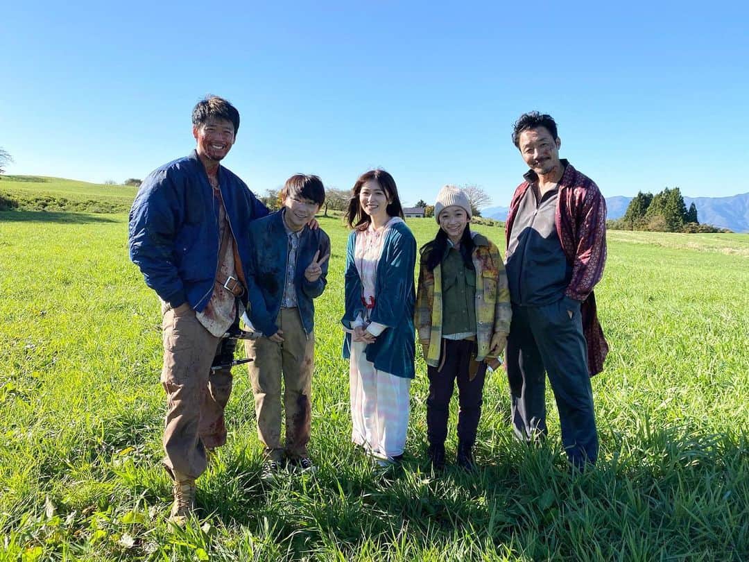 横溝菜帆のインスタグラム：「..  『 #君と世界が終わる日に 特別編 』 PR動画が解禁となりました 🎬  アクションも、ゴーレムも、 すごい事になっています！！ 楽しみにしていてください☺️  2月25日  金曜ロードショーにて 🧟‍♀️  #竹内涼真 さん #長濱ねる さん #須賀健太 さん #松角洋平 さん」
