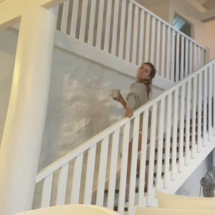 シエラ・ラミレスのインスタグラム：「meanwhile……in australia🐨 hehehehehee」
