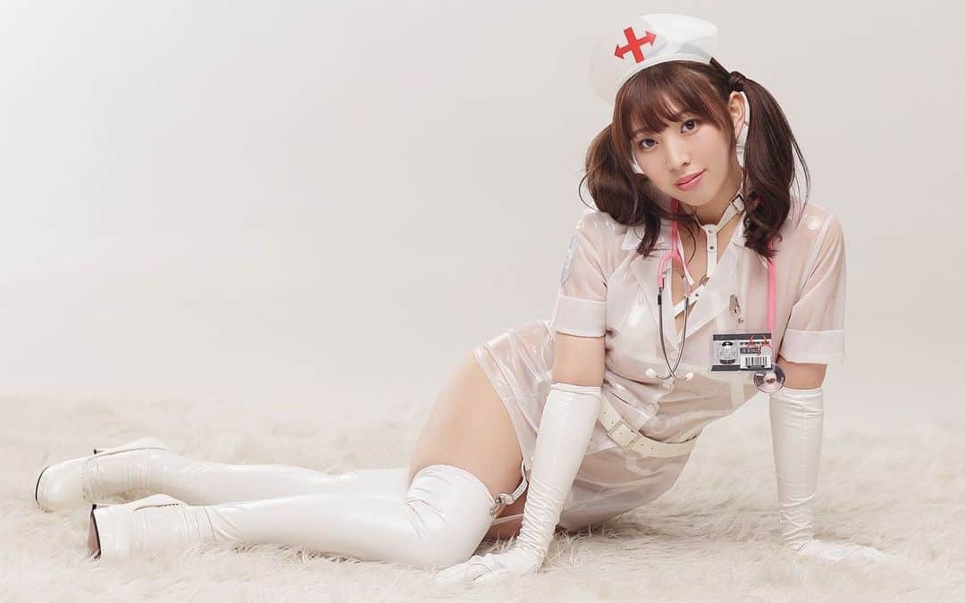 シト山口のインスタグラム：「暗黒王朝系の衣裳を揃えたいなぁ( ´ ▽ ` )ﾉ💕✨ 写真はSHIROMIちゃん写真集③より」