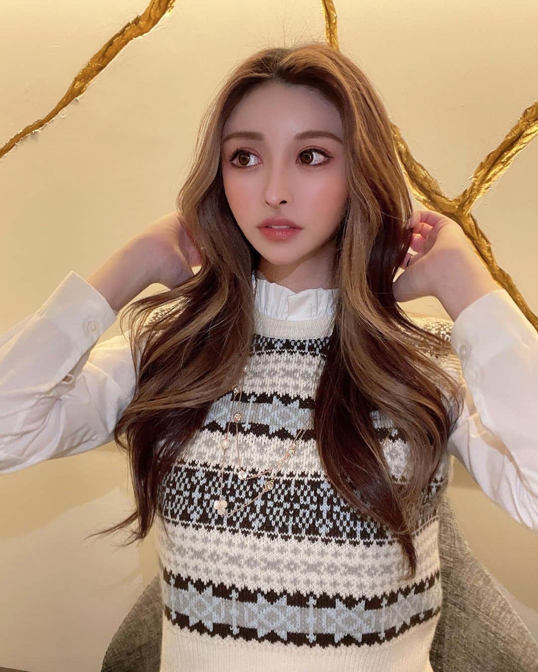 藤咲めいのインスタグラム：「キャビアが無性に食べたい時あるよね？🤭💎 . スタンドカラーにはまり中☺️👔💕 . . #ootd #fashion #knit #shirt #スタンドカラー #code #イタリアン #赤坂グルメ #赤坂 #キャビア #フォアグラ #鴨肉 #ボロネーゼ #dinner」