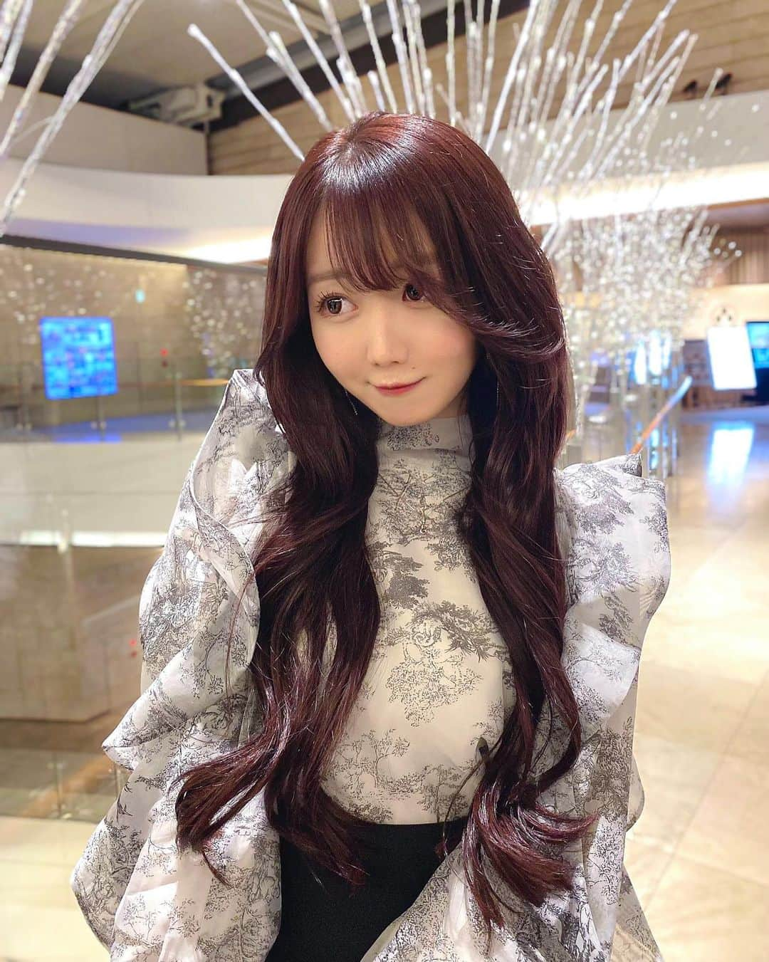 大谷映美里さんのインスタグラム写真 - (大谷映美里Instagram)「お洋服カワイーっ🐈‍⬛🤍 ネットで買えなかったから開店ダッシュ勢…👟(さすがに早歩き) #SNIDEL」1月29日 21時24分 - otani_emiri