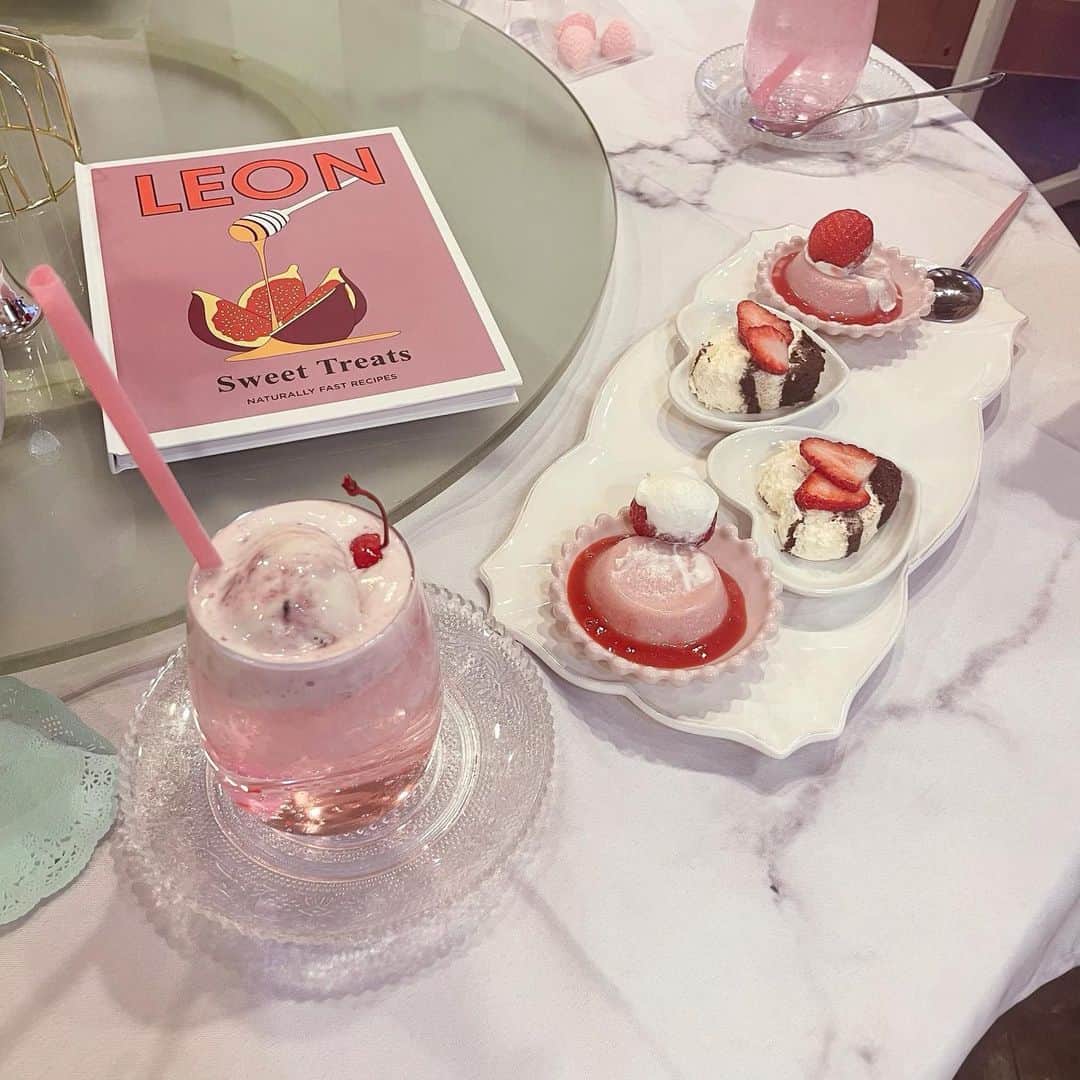 坂本夏海さんのインスタグラム写真 - (坂本夏海Instagram)「チャイニーズアフタヌーンティー🐼🎀 ⁡ ⁡ この前ゆうかちゃと行ったよ❕ ⁡ ⁡ お料理もデザートもどれも美味しくて、店内も可愛くてとても幸せな時間でした( ｡ᵕ ᵕ｡ )♡」1月29日 21時46分 - _nami_sakamoto