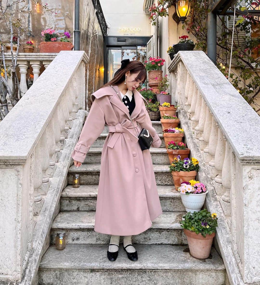 古澤里紗さんのインスタグラム写真 - (古澤里紗Instagram)「#ふーりーこーで  . . . かわいコートに一目惚れ、💞 ラフォーレのセールで買った . ピンク色のコート欲しかったんよ、長いの、 街ですれ違う人がピンク色のコート着ててコートどこのですかって毎回聞きたい、 . そろそろメガネかけたらブランドと値段がわかるメガネ開発してほしい、( ◜ ֊◝ ) . . . コートの中は、アンク！！！💞🎀 モデルさせてもらったときのだよッ お揃いの人ーーーーーーーッ❕ . チェキもってるひとーーーー❕🤚🏻 . . . . #フレンチガーリー  #表参道ランチ  #lillilly  #ankrouge  #hm #merryjenny  #miumiu」1月29日 22時13分 - fuuuuu_ri