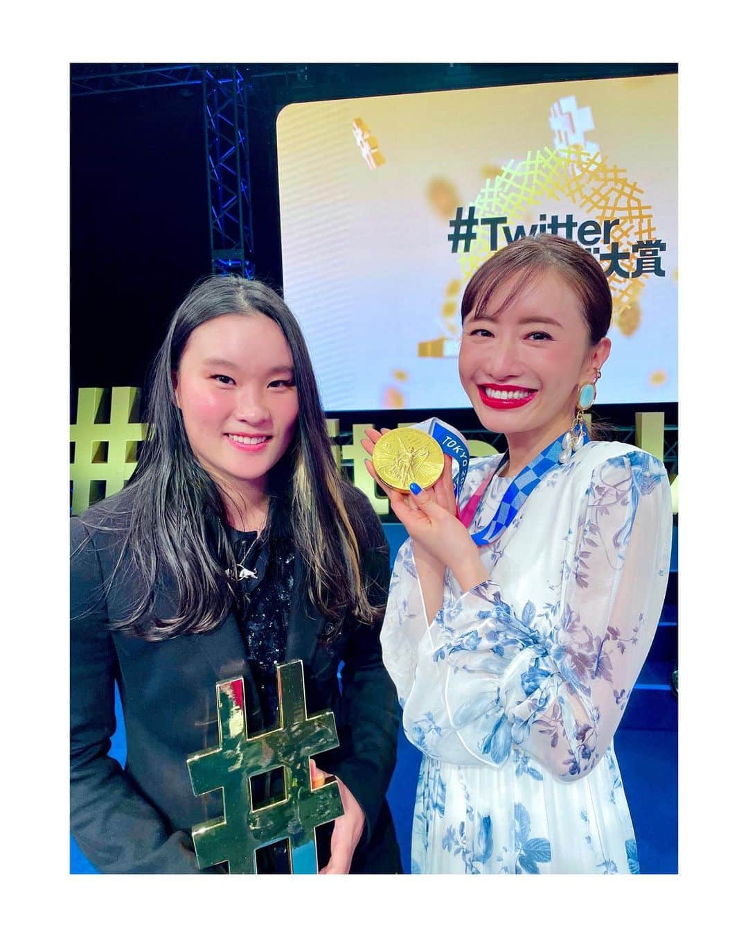 のインスタグラム：「金メダル🥇 それはそれは不思議な、尊い重みでした。  ここまで来るのにどれだけのことがあったのかを感じられる重み。貴重な体験。背筋が伸びます。もっと頑張りたい！ 改めて思わせてもらえました。ありがとうございました。  #四十住さくら選手 #東京五輪2020  #Twitterトレンド大賞2021」