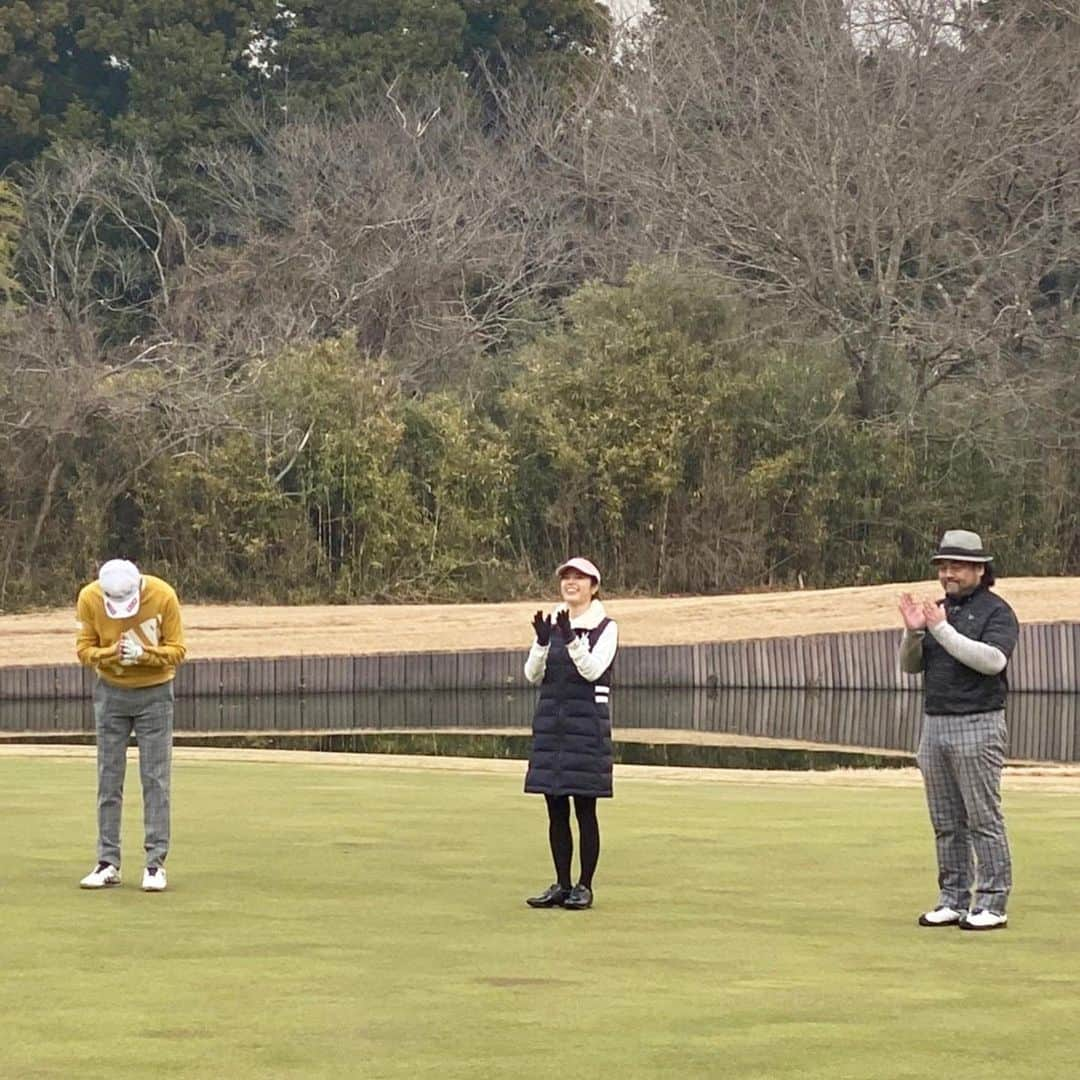 神田愛花さんのインスタグラム写真 - (神田愛花Instagram)「明日朝7時30分〜は、BSテレ東『ゴルフ交遊抄』をご覧下さ〜い⛳️💕 ゴルフを愛する仲良しの2人が登場するこちらの番組に、8年もTVQ『おとななテレビ』でご一緒させて頂いているパパイヤ鈴木さんと出演させて頂きました❤️❤️❤️ お仕事とはいえパパさんとご一緒だから、プライベートトークをしながらゴルフをエンジョイ🏌🏻‍♀️🏌🏻‍♂️ 楽しかったなぁ☺️☺️☺️ パパさん❗️コロナが落ち着いたら、本当にプライベートでもラウンドに連れて行って下さい🚗⛳️✨ 明日は2週連続放送の1週目です🙋🏻‍♀️ こちらの番組と共に、どうぞのほほんとした週末の朝をお過ごし下さい☀️  #NYC #ニューヨーク #Barbie #バービー #pink #ピンク #BSテレ東 #ゴルフ交遊抄 #パパイヤ鈴木 さん #ゴルフ大好き #楽しかったなぁ #プライベートトーク #TVQ #おとななテレビ #神田愛花」1月29日 22時39分 - aikakanda