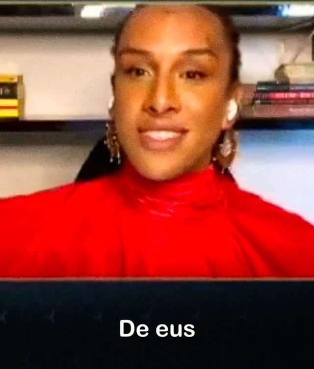 カロライナディークマンのインスタグラム：「com vocês,  @linndaquebrada  no dia da visibilidade trans que é também todo dia… e que a gente aprenda, cada vez mais, a celebrar o outro, (outra, outre) do jeito que é… 🏳️‍⚧️🏳️‍⚧️🏳️‍⚧️🏳️‍⚧️🏳️‍⚧️」