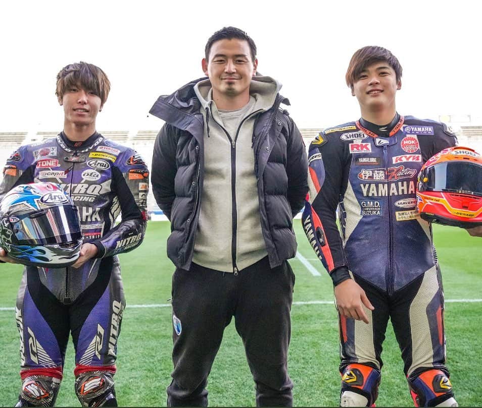 五郎丸歩さんのインスタグラム写真 - (五郎丸歩Instagram)「さぁ開幕戦！！明日は静岡ブルーレブズの初試合！大戸キャプテンの100capというメモリアルマッチ！ 演出には、世界チャンピオンのYZR-M1にRevsデザインのR1。入場曲はヤマハミュージックと一から制作した「OneRevs」 さぁRevs暴れてこい！！」1月29日 23時45分 - ayumugoromaru_official