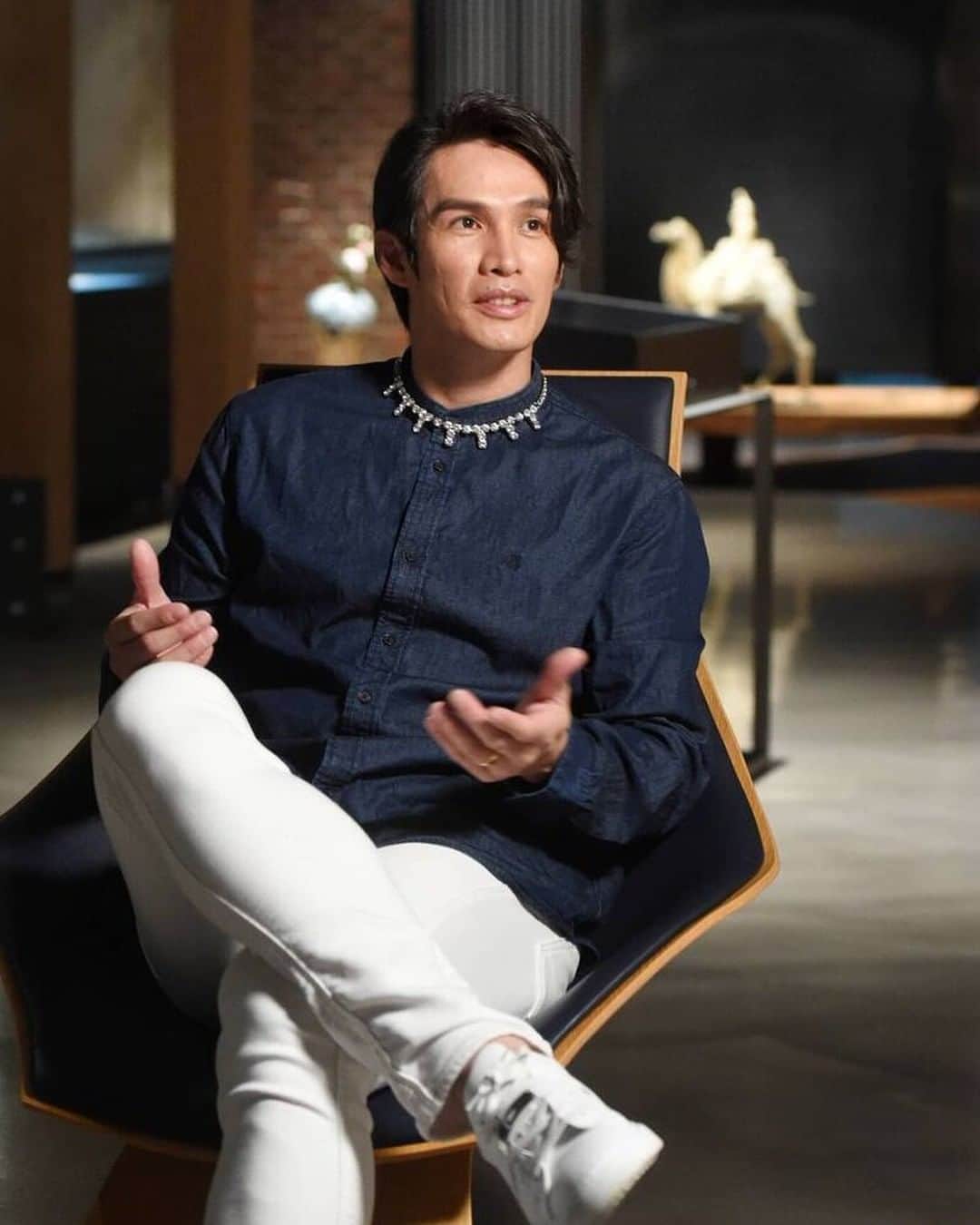 陽岱鋼のインスタグラム：「一言堂古美術 自由時報 倪婉君 方賓照」