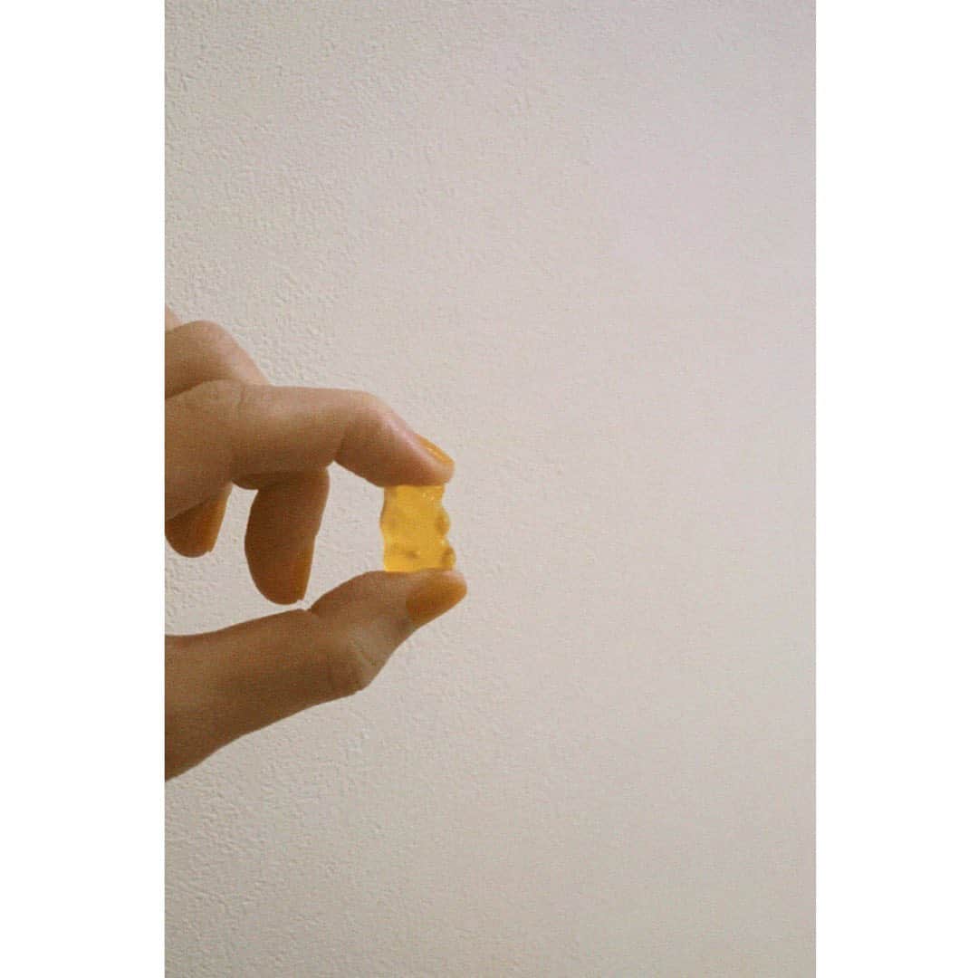 中丸シオンのインスタグラム：「💛🤏🏻」
