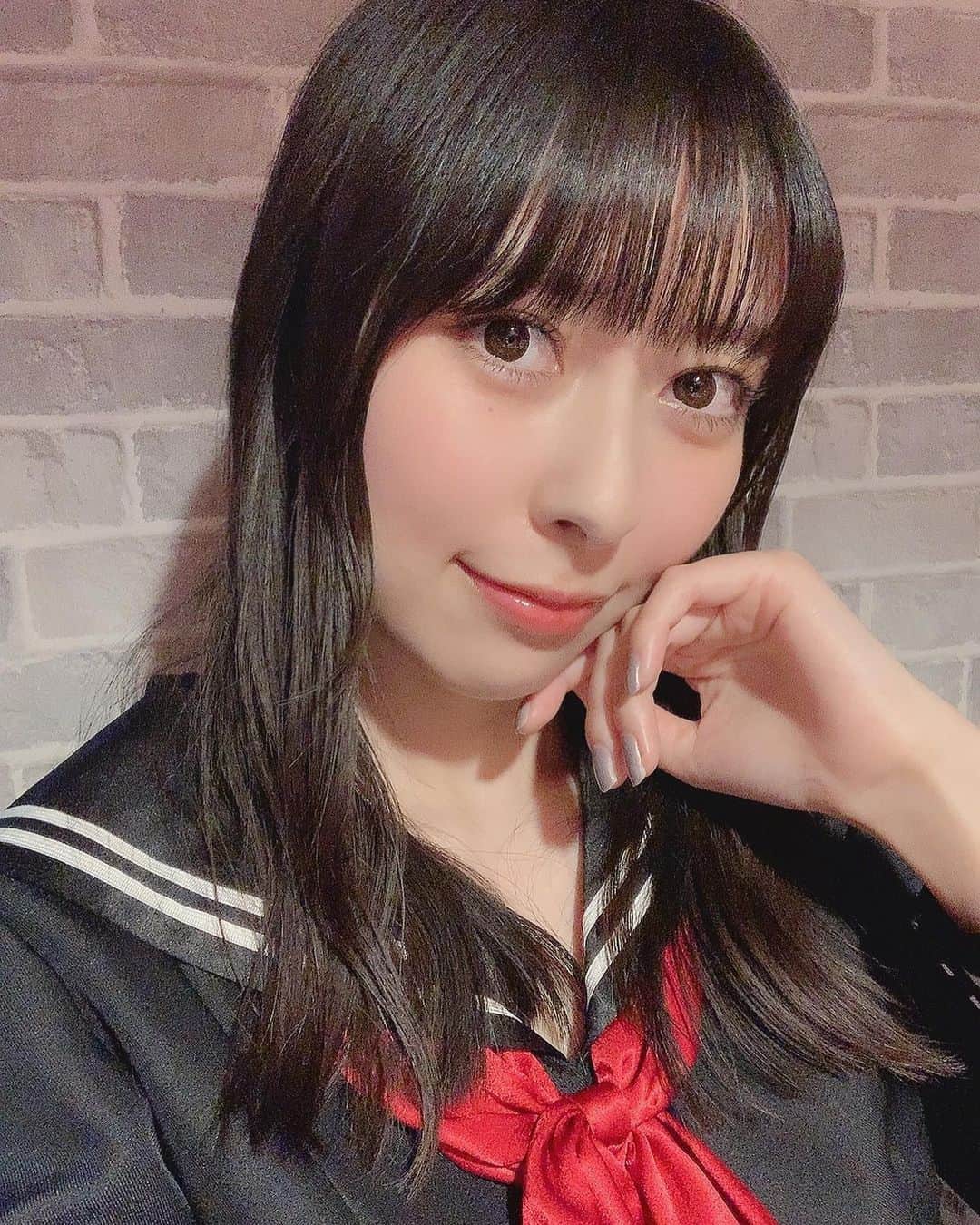 近藤玲奈のインスタグラム：「近藤玲奈 2nd LIVE ～11次元のLena～ ⁡ お越しくださったみなさん、配信で観てくださったみなさん、本当にありがとうございました！！✨ ⁡ 朗読と歌で表現した『11次元のLena』の世界観。 ⁡ 自分にしかできない空気感を作り出すにはどんなLIVEにしたらいいか、たくさん考えました。 ⁡ 物語の奥深さをより感じていただくため、朗読をしたいと私からお願いしたところ、スタッフのみなさんが全力でそれを実現してくださり、その結果、自分が想像していた以上の壮大な演出に驚かされました。 ⁡ LIVE限定の新曲『逆さまの世界』『Lena』も、この物語に欠かせない素敵な楽曲で、LIVE限定なのがもったいないくらい！ ⁡ たくさんの方々の熱意が込められたLIVEとなりました😭 ⁡ 『11次元のLena』を通して、新しい自分を見つけ出せたと思っています。 ⁡ これからも、みなさんの記憶に残る作品となりますように。 ⁡ 最高の2nd LIVEだったー！！！！😆✨  #11次元のlena」