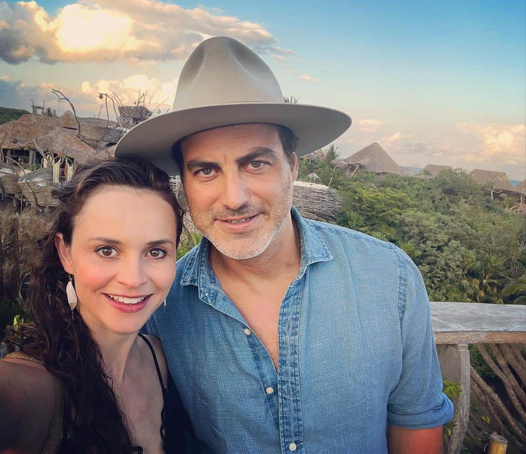 サーシャ・コーエンのインスタグラム：「🏝 ❤️ 🛖 #tulum」