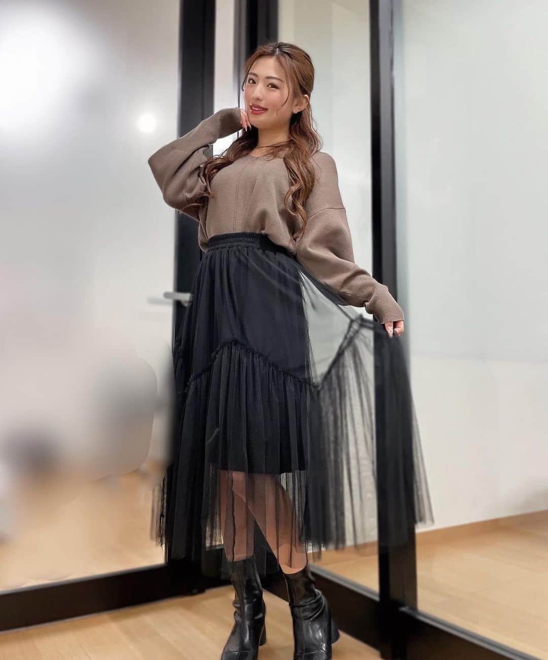 MIYABIのインスタグラム：「今日は美容day💇🏼‍♀️💜  その前に友達とスイーツを食べに🍰🤤 ご褒美の日だねぇ✨ 行ってきまぁす🔆  皆様も素敵な休日を🎶  #ミヤビコーデ」