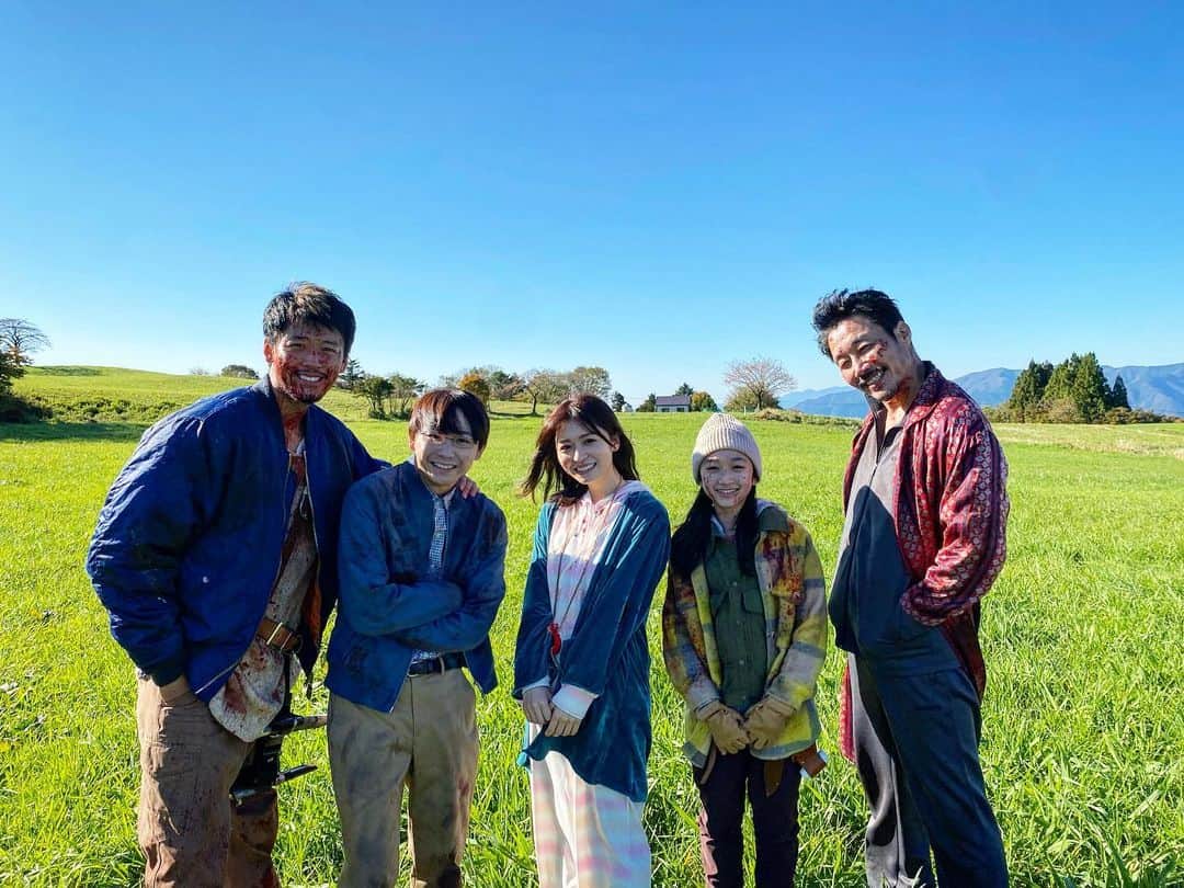 竹内涼真のインスタグラム：「#君と世界が終わる日に   　　　　It's a good team☺️ 　　　　　 　　　　　2.25 start  　　　　#金曜ロードショー」