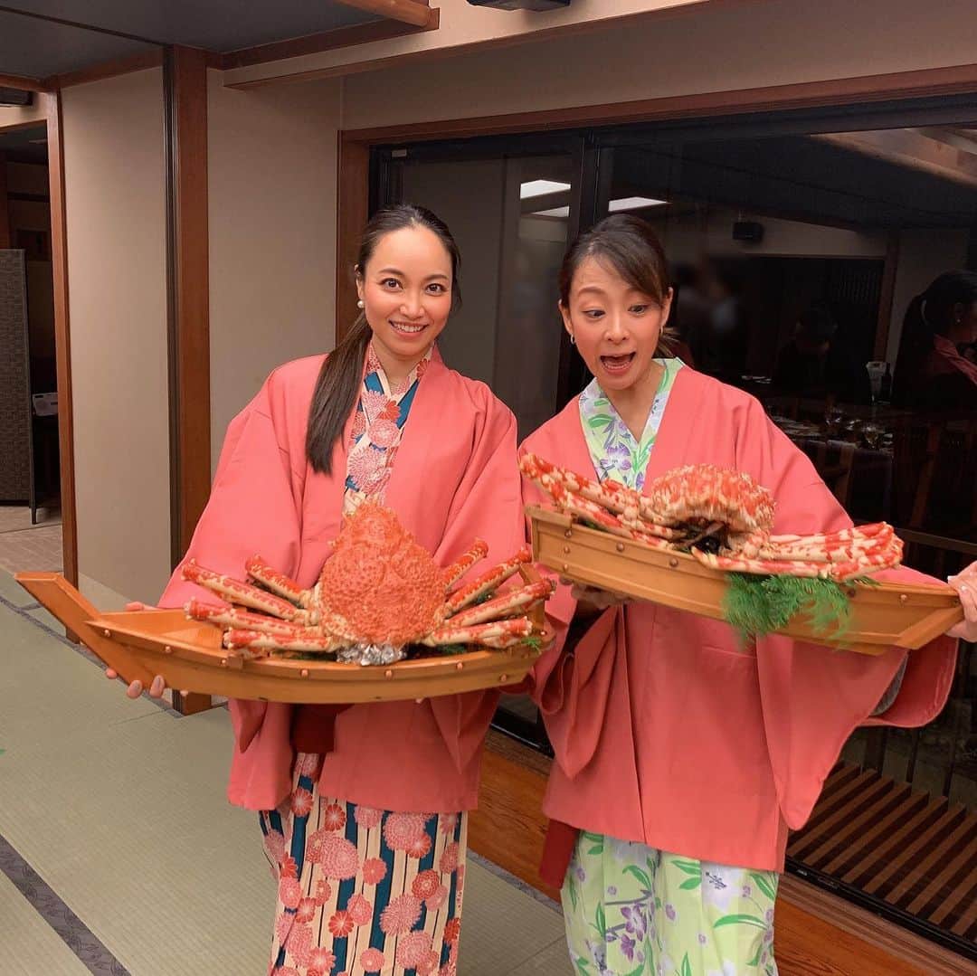相川友希のインスタグラム：「かっちゅと旅💙国内 やっと行けた！年1は一緒に旅行きたい🙋‍♀️本当はもっと行きたい！ #温泉　#伊豆　#たかあしがに🦀  #日本一の海　#富士山　#三島旅　#西伊豆旅　#散歩⛩ #次はエジプト　#国内旅行　#いちご通り　#苺の鈴🍓 #サンタフェごっこ #深海魚」