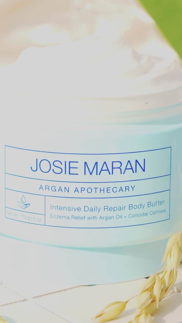 ジョジー・マランのインスタグラム：「When we think of soothing ingredients, aloe vera comes to mind: for an everyday boost of moisture or a post-sunburn helper. Aloe vera juice is one of the key ingredients in our Intensive Daily Repair Body Butter because of its soothing antioxidant protection, keeping your skin hydrated and protected. ✨」