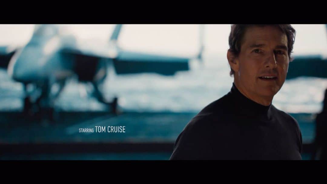 のインスタグラム：「Two teams coming off heart-pounding wins.   Both committed to being the BEST of the BEST.   @tomcruise sets the stage for the AFC Championship.」