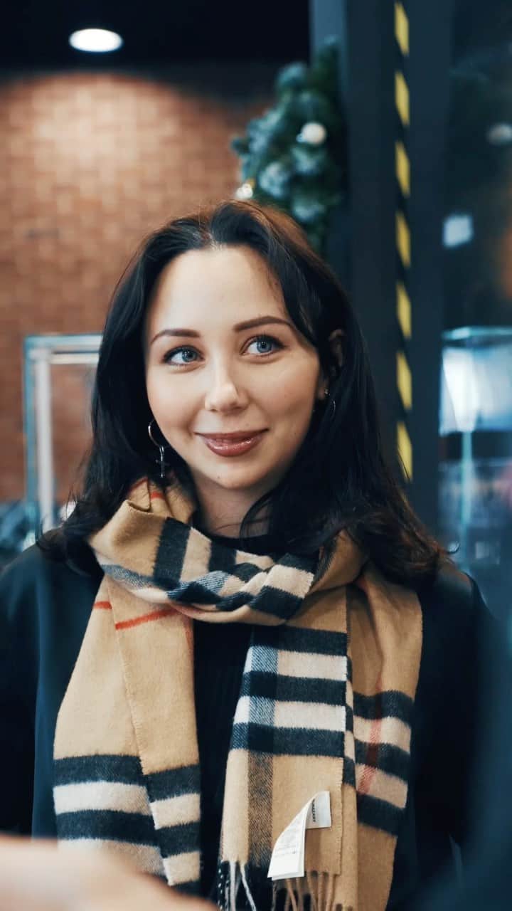のインスタグラム：「Встречайте, мой новый хэтчбек MINI Cooper S. Харизматичный, стильный и быстрый - то, что мне нужно! Я не ожидала, что автомобиль может вызвать ТАКИЕ эмоции 💙  Спасибо за подбор нового автомобиля и совершение сделки - первому официальному дилеру MINI в Санкт-Петербурге - Евросиб Лахта @mini_eurosib. Ребята, вы большие молодцы!」