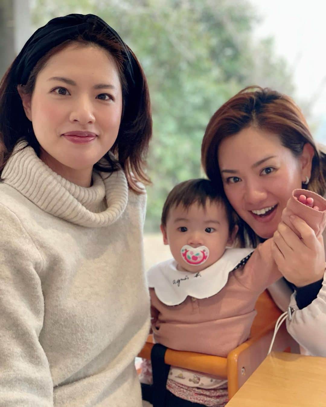 藤島妃呂子のインスタグラム：「今年初めての天草へ。  心配なので事前に抗原検査して帰りました。  数ヶ月ぶりに会った姪っ子はまた大きくなってて可愛い😍もうちょっとしたら歩くのかな〜  女子だけで近所の行きたかったカフェへ行ったよ😋美味しかったし、知り合いにも会いました〜。  天草もお洒落なところが増えてきてるね〜行きたいとこまだある☕️  @cafe_kahnya  #cafekahnya #天草ビジターセンターの中にある #こんな素敵な場所があったなんて」