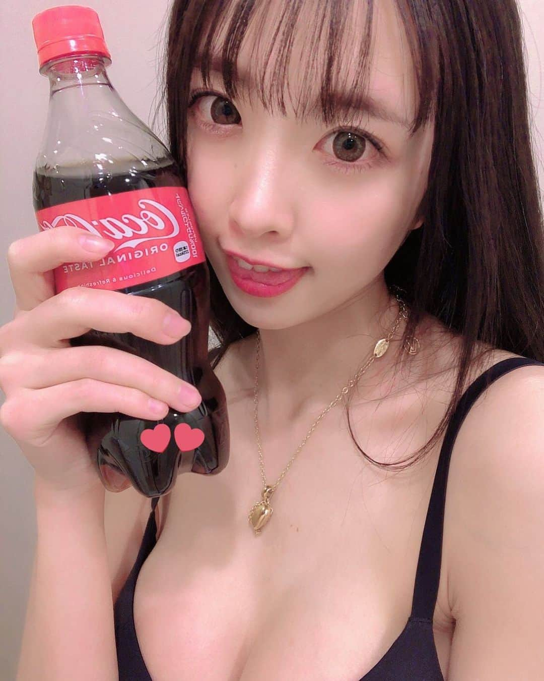 瀬戸ローズのインスタグラム：「Coca-Cola🥤  #lookgoodfeelgood #sexybody #instadiary#日系穿搭 #tbt #igers #扎心了 #follow #グラビア #love #like #instalove #ootd #tokyo #model #photooftheday #youtuber  #性感 #sherbetneo #オシリスト」