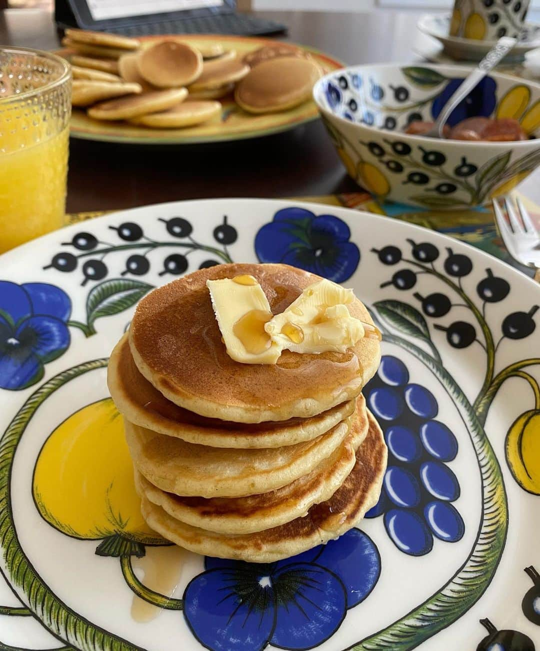 Rie's Healthy Bento from Osloのインスタグラム：「Ricotta Pancakes for a weekend breakfast. A pile of mini sized topped with butter and maple syrup 🍁 🐮 🥞 #pancakes #breakfast #パンケーキ#朝ごはん＃いただきます#instafood#yummy#yummyfood#foodstagram」