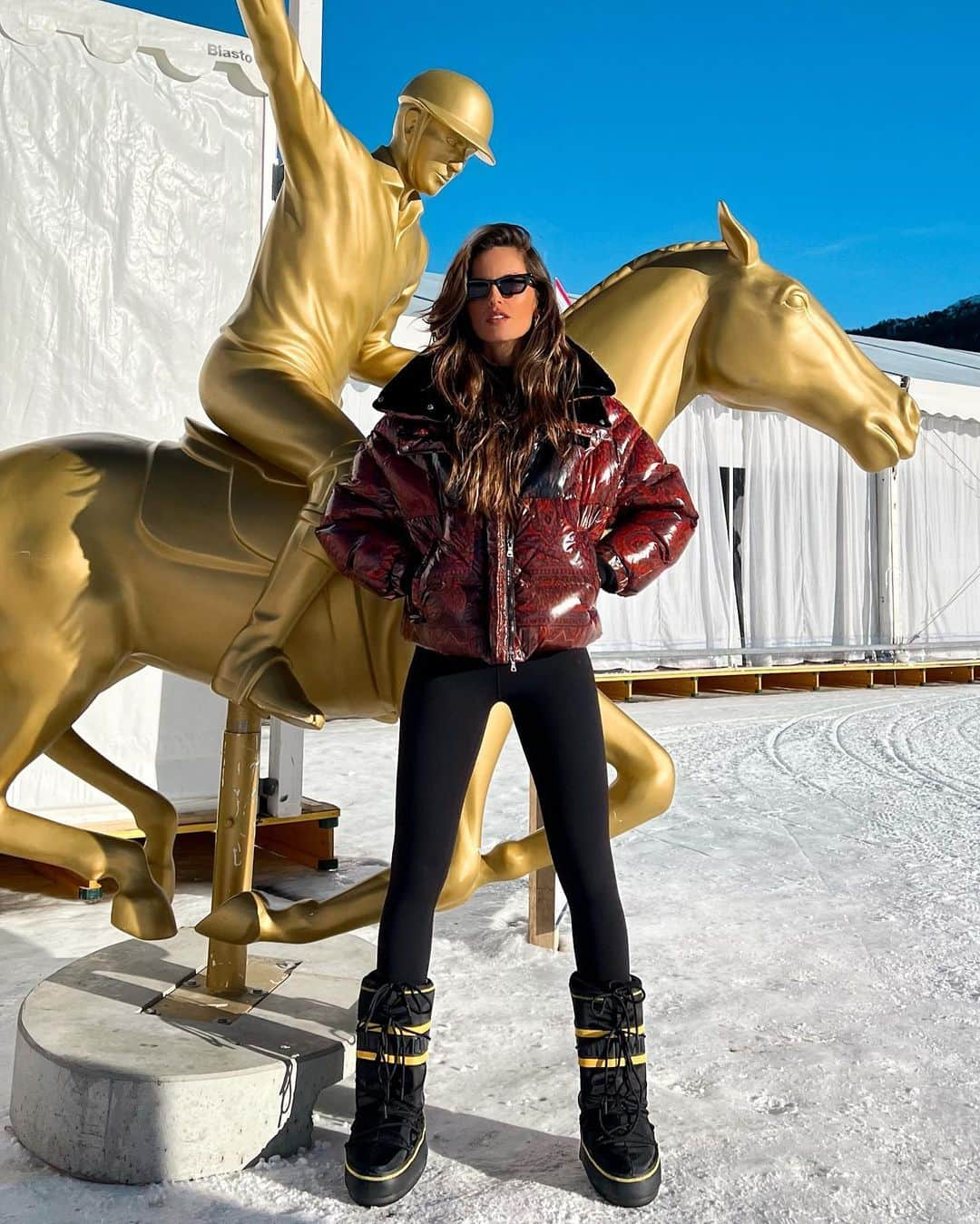 イザベル・グラールさんのインスタグラム写真 - (イザベル・グラールInstagram)「Snow Polo St Moritz 🤍」1月31日 0時27分 - izabelgoulart