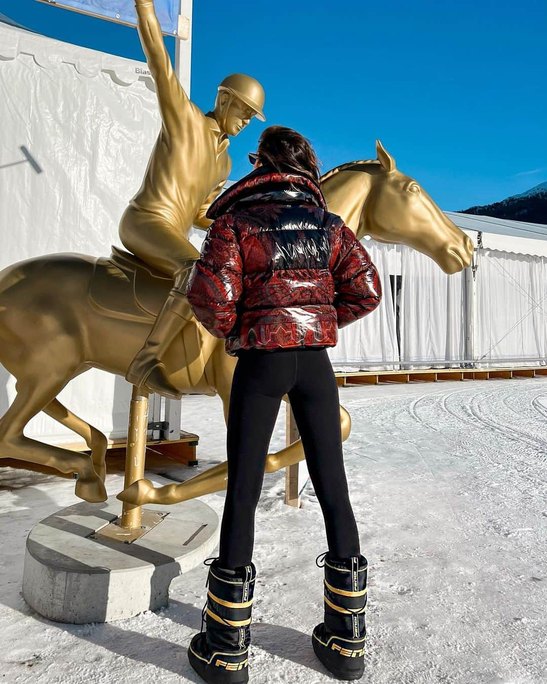 イザベル・グラールさんのインスタグラム写真 - (イザベル・グラールInstagram)「Snow Polo St Moritz 🤍」1月31日 0時27分 - izabelgoulart