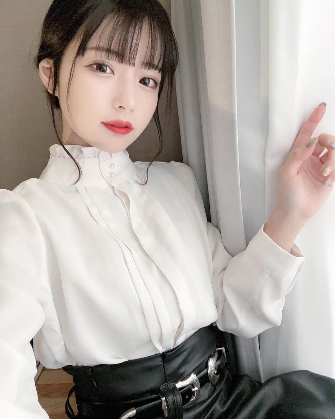 sarimaru(国木田さりまる)のインスタグラム：「家にこもってる間に新しい服買ったんだけど、久しぶりに女の子っぽい服着たから写真撮りました☺️💭」