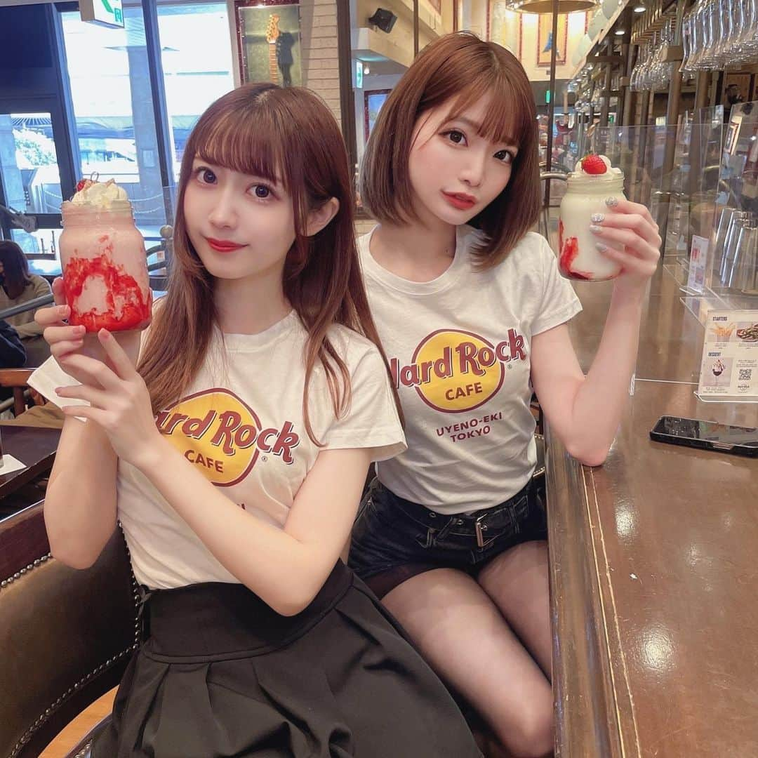 米倉みゆさんのインスタグラム写真 - (米倉みゆInstagram)「一緒に、のむ～？🍓 · · · · · · · · · · #ハードロックカフェ #ハードロックカフェ上野  #可愛いカフェ  #かわいいカフェ  #インスタ映え  #インスタ映えスポット  #インスタ映えスイーツ  #インスタ映えカフェ  #ミスいちご #美脚 #美脚モデル #ストッキング #黒ストッキング #太もも  #太ももフェチ #長身女子 #ショートボブ #綾城花菜  #米倉みゆ  #hardrockcafe  #cafe  #strawberry  #japan  #japanesegirl  #japantravel  #japantrip  #ueno  #tokyo #bar #sexy」1月30日 19時59分 - yone__miyu630