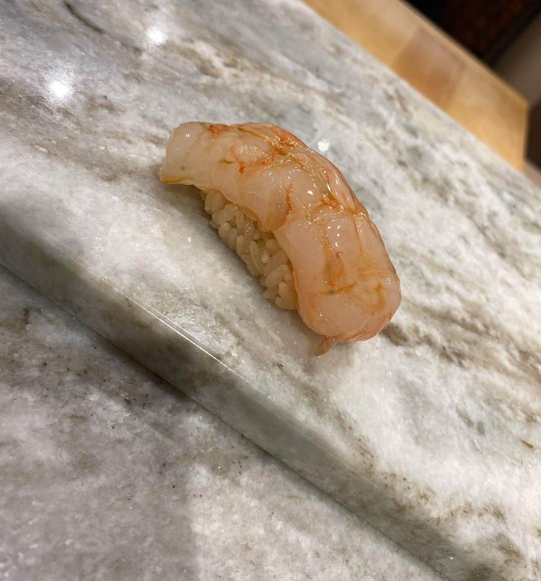 波多野結衣さんのインスタグラム写真 - (波多野結衣Instagram)「皆でお鮨食べに行ったよ🍣✨  住所非公開の会員制のお鮨屋さん🤗 青天霹靂🌈  新進気鋭はよく行くけど、青天霹靂は初めて行きました✨  とてもおいしかったです😭💓 . . #お鮨 #青天霹靂  #住所非公開 #会員制  #女子会  #神谷ぽん #佳苗るか #上原亜衣  #大槻ひびき #波多野結衣」1月30日 20時28分 - hatachan524